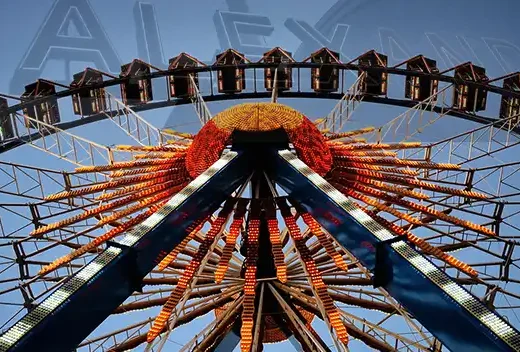 Різдвяний ярмарок з ковзанкою біля Александерплац – Weihnachtsmarkt am Roten Rathaus